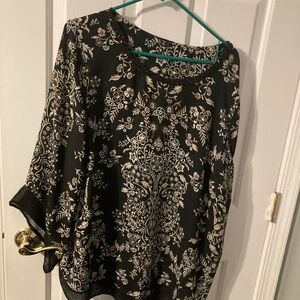 Roz & Ali Black and White Floral Blouse